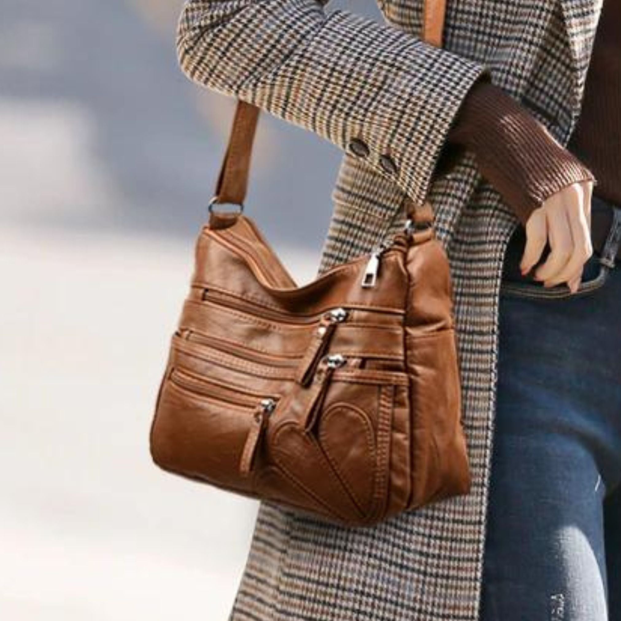 Bolsa Transversal Feminina em Couro Genuino - Stephan