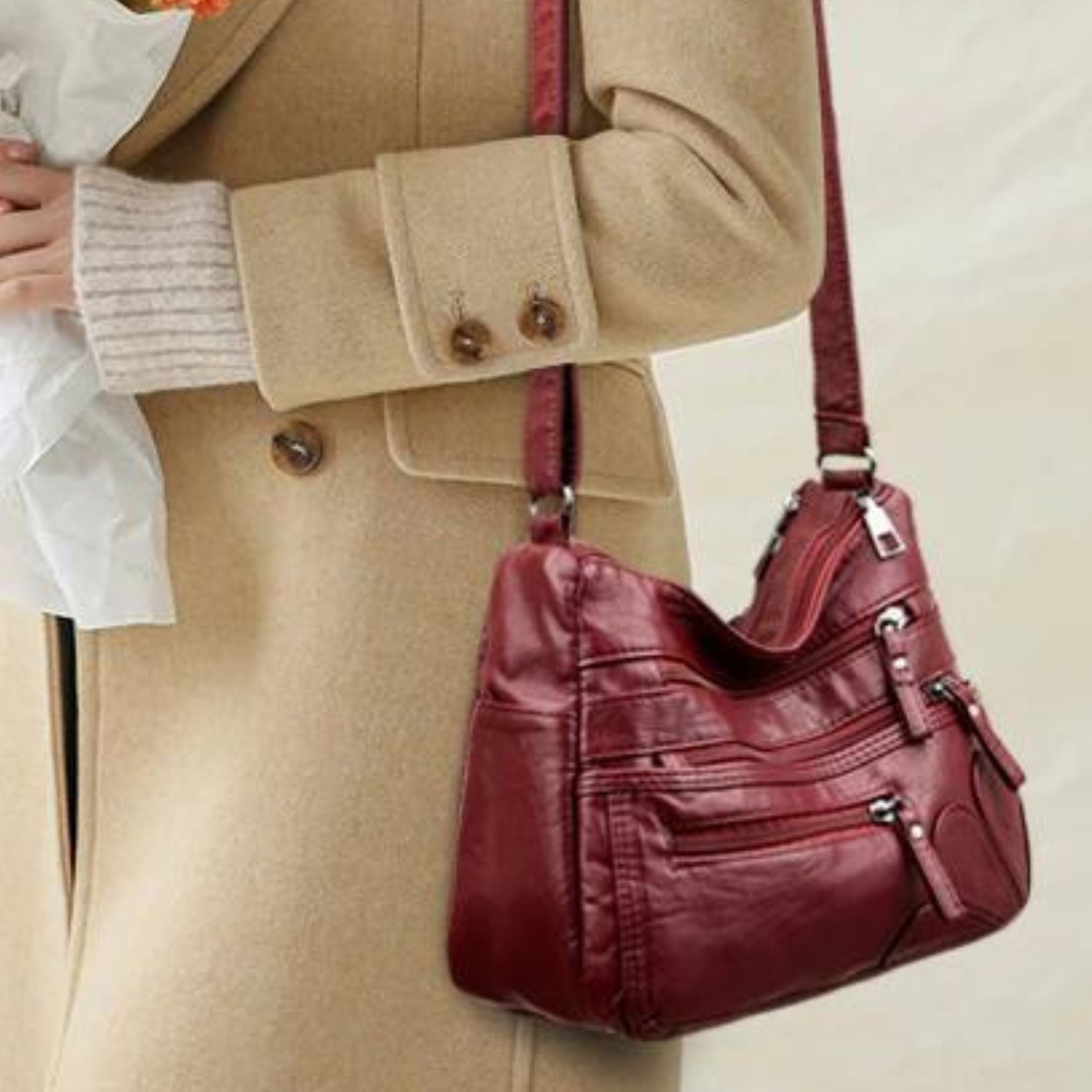 Bolsa Transversal Feminina em Couro Genuino - Stephan