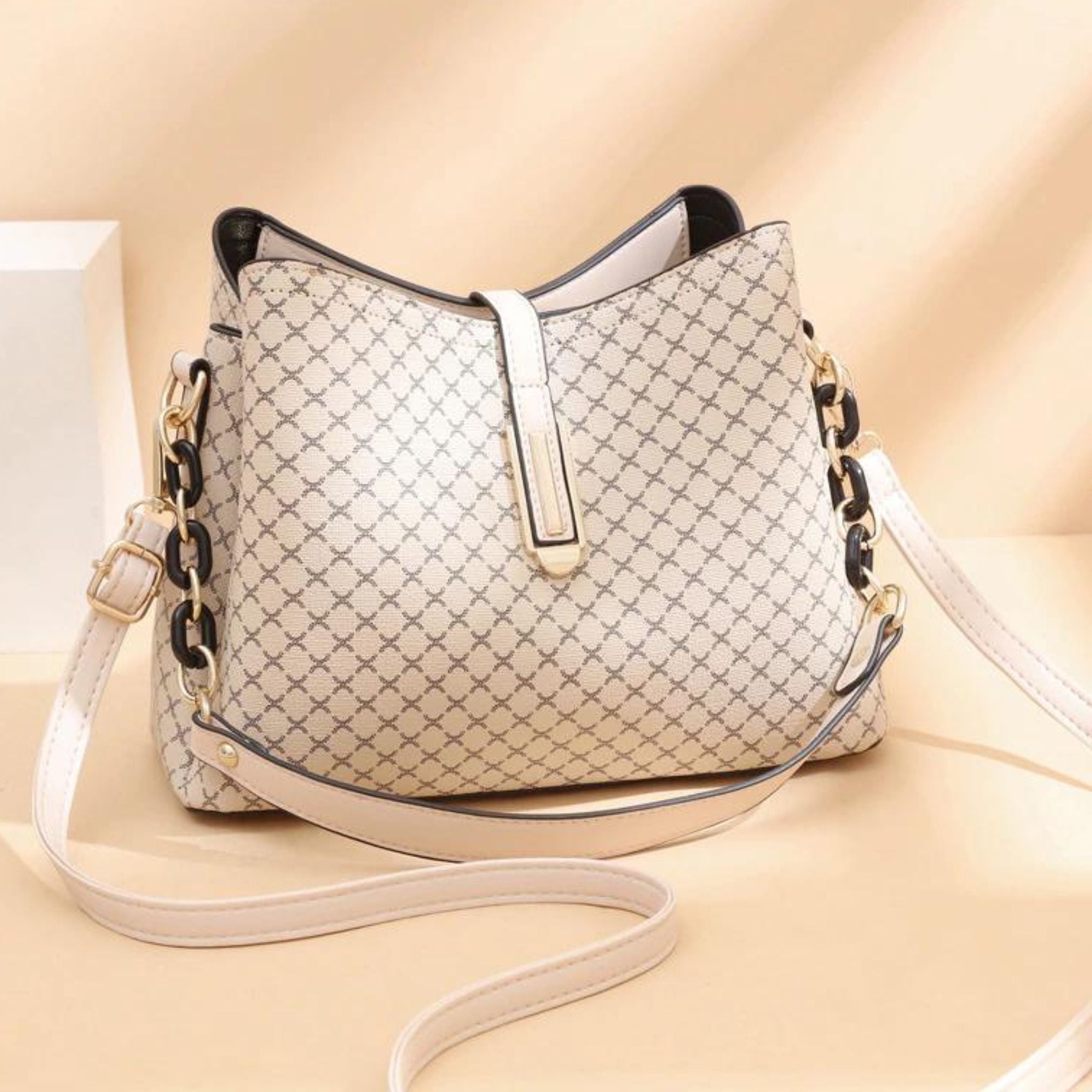 Bolsa Feminina em Couro Genuino - Ayla