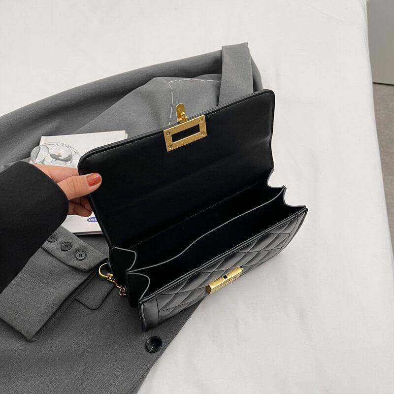 Bolsa Feminina de Ombro Preto e Dourado