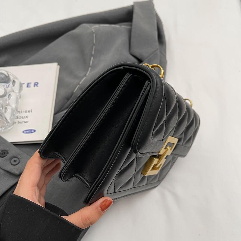 Bolsa Feminina de Ombro Preto e Dourado