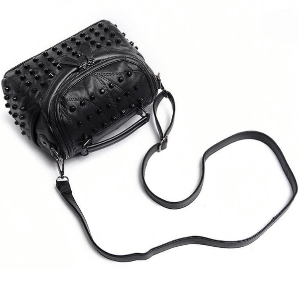 Bolsa Feminina Preta Transversal Spikes