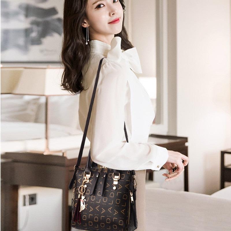 Bolsa Feminina em Couro Genuíno - Luxury + Chaveiro de Brinde