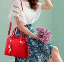 Bolsa Feminina em Couro Genuino - Carolina
