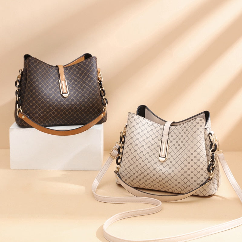 Bolsa Feminina em Couro Genuino - Ayla