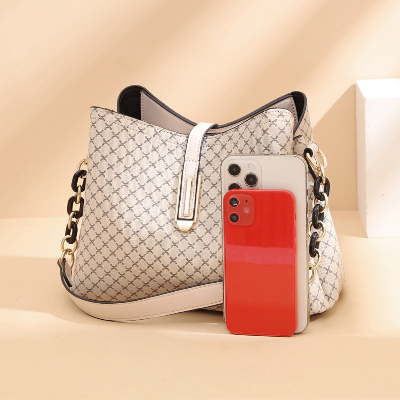 Bolsa Feminina em Couro Genuino - Ayla