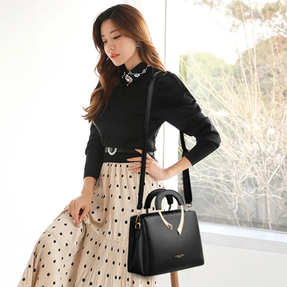 Bolsa Feminina em Couro Genuino - Elegance