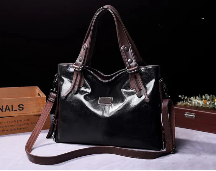 Bolsa Feminina em Couro Genuíno - Gabrielli